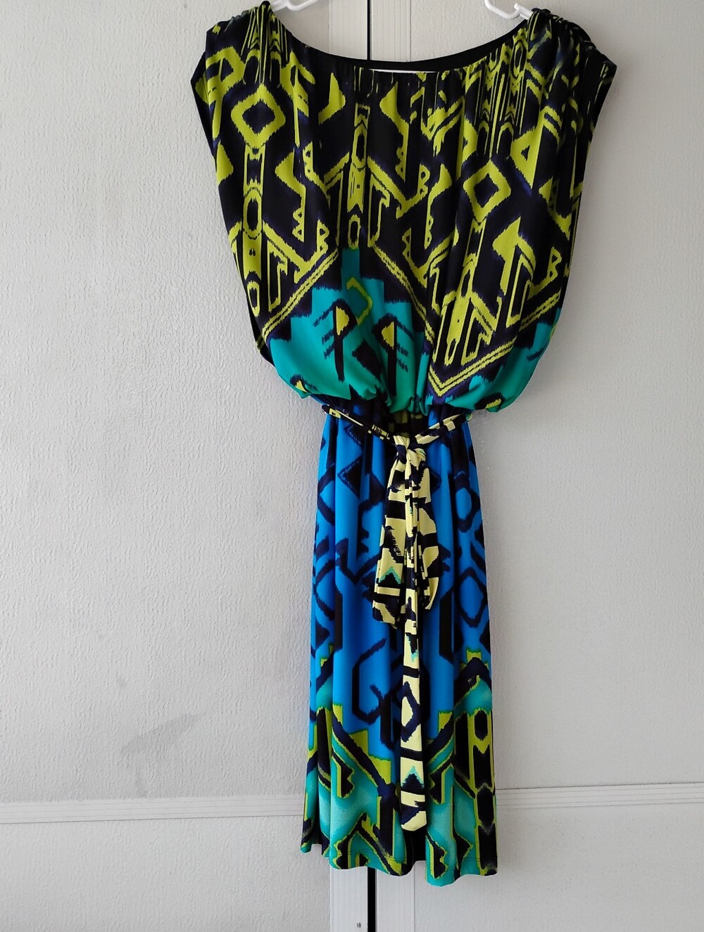 Valerie Bertinelli Abstract Print Top in Lime, Black & Blue